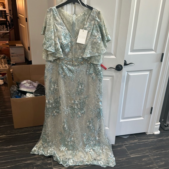 Macduggal dress - Picture 4 of 7